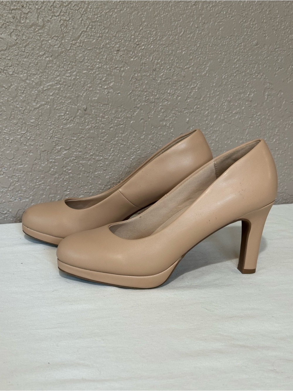 Dream Pairs Nude Pumps Sz 8.5 Heals